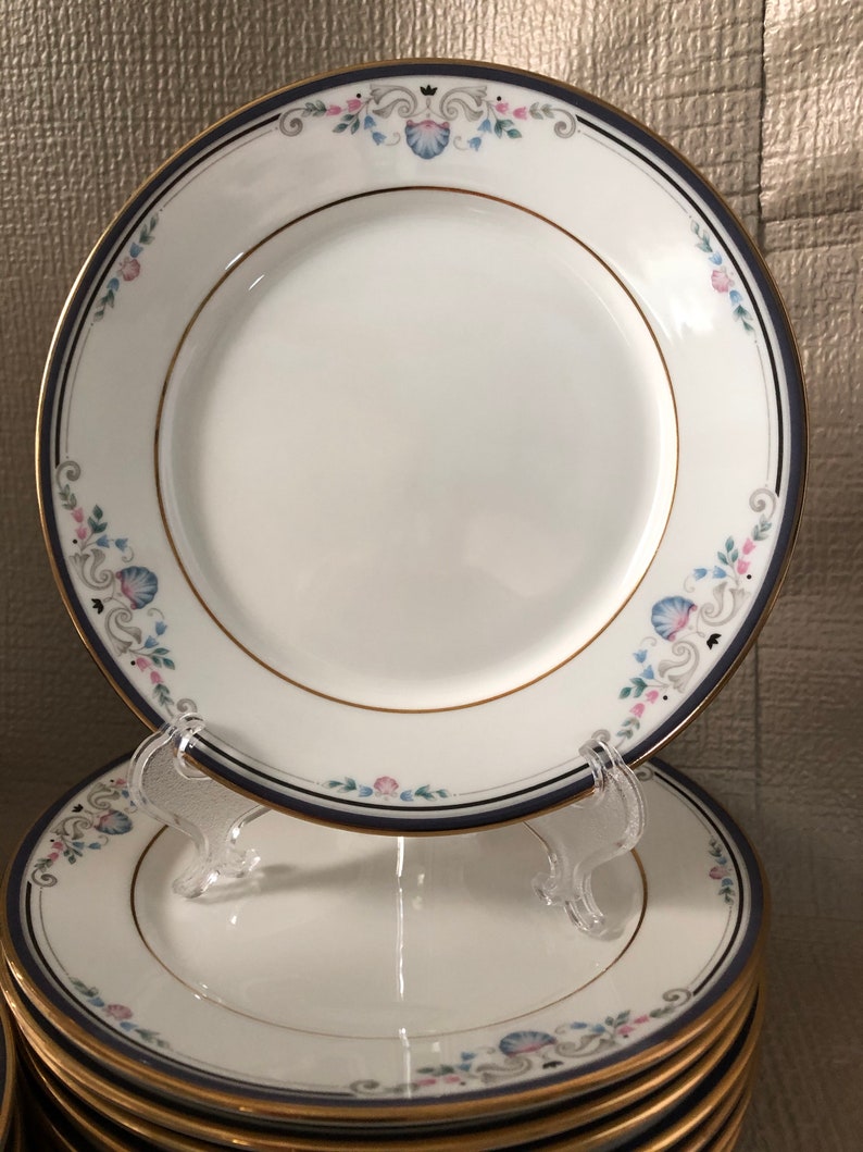 Set of 8 LENOX Sabrina 8 Wide Gold Trim Salad or Dessert Plates Vintage Bone China Blue Shell Bridal Wedding Shower Gift