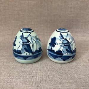 Small DELFTS BLUE and White Pr Salt & Pepper Shakers Handpainted Windmills Dutch Pottery from Holland Hostess Gift for Her Mint Condition
