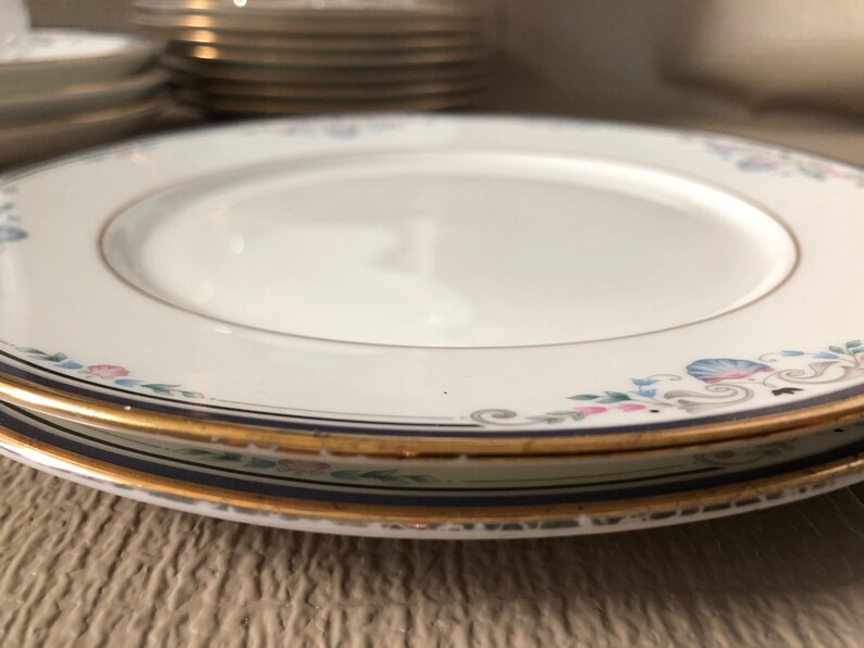 Set of 8 LENOX Sabrina 8 Wide Gold Trim Salad or Dessert Plates Vintage Bone China Blue Shell Bridal Wedding Shower Gift