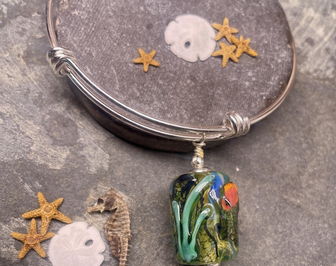 Silver Knot wire bracelet with an aquarium bead charm - One of a Kind