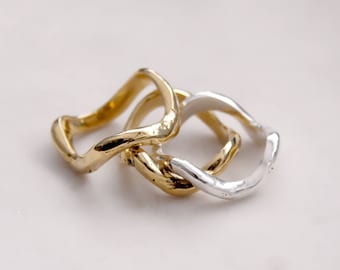 Wavy organic ring, squiggle liquid ring, irregular ring