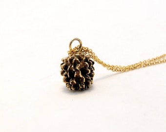 Botanische ketting goud, dennenappelhanger, bossieraden