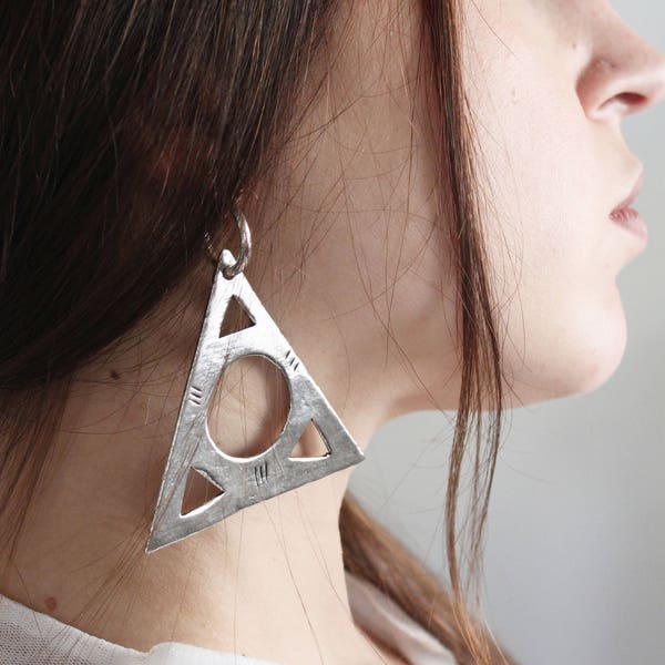 Orecchini triangolari, orecchini triangolari grossi in argento, orecchini di dichiarazione, orecchini geometrici, regalo per lei