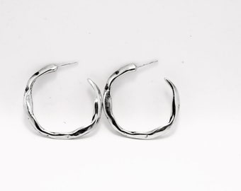 Medium delicate hoops earrings, minimal jewelry