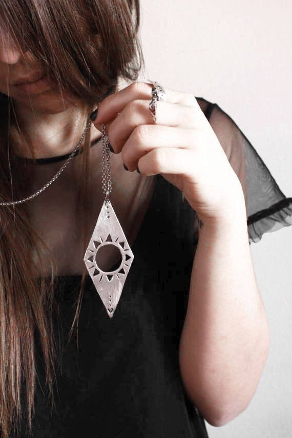 Sandstone solstice black necklace deals
