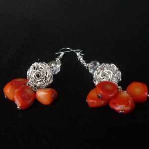 Earrings with orange stones with sphere worked in silver