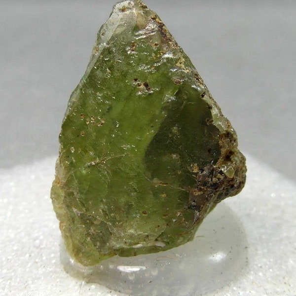 Sphene (Titanite) part crystal. Natural mineral specimen. 2.8 gms (0.1 oz, or 14 carats). Fanadinho (Fazenda Rubinho Pimenta), Brazil.
