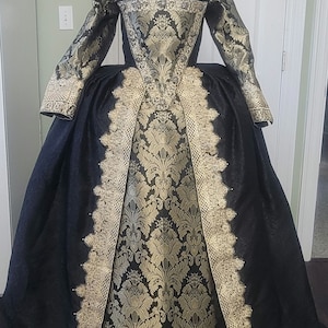 Custom Tudor/Elizabethan Gown