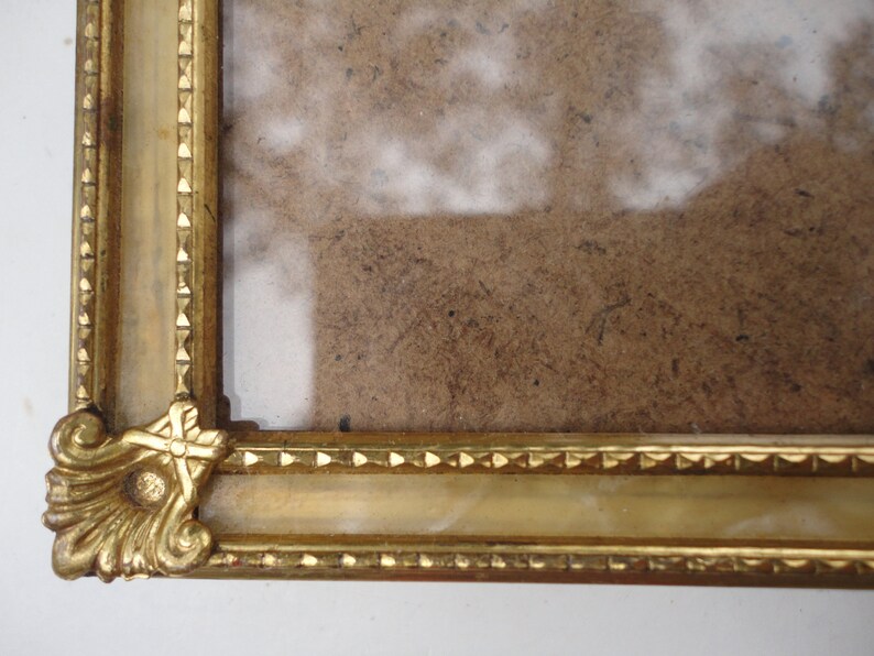 Vintage 5 By 7 Narrow Gold Metal Frame Faux Mother Of Pearl Inlay Tabletop Freestanding Picture Wall Ornate Thin Bright