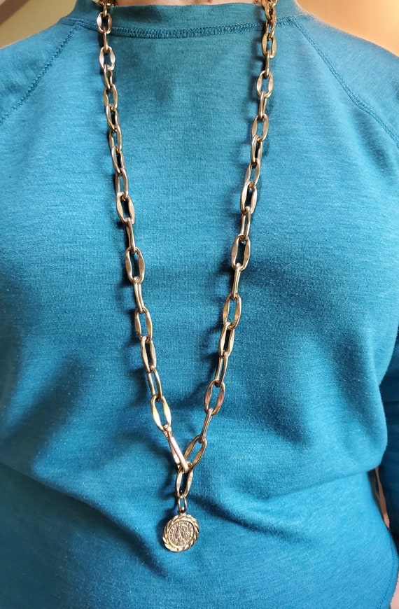 Vintage Gold Tone Chain Belt: Elizabeth II Coin Charm, 38  display picture 3