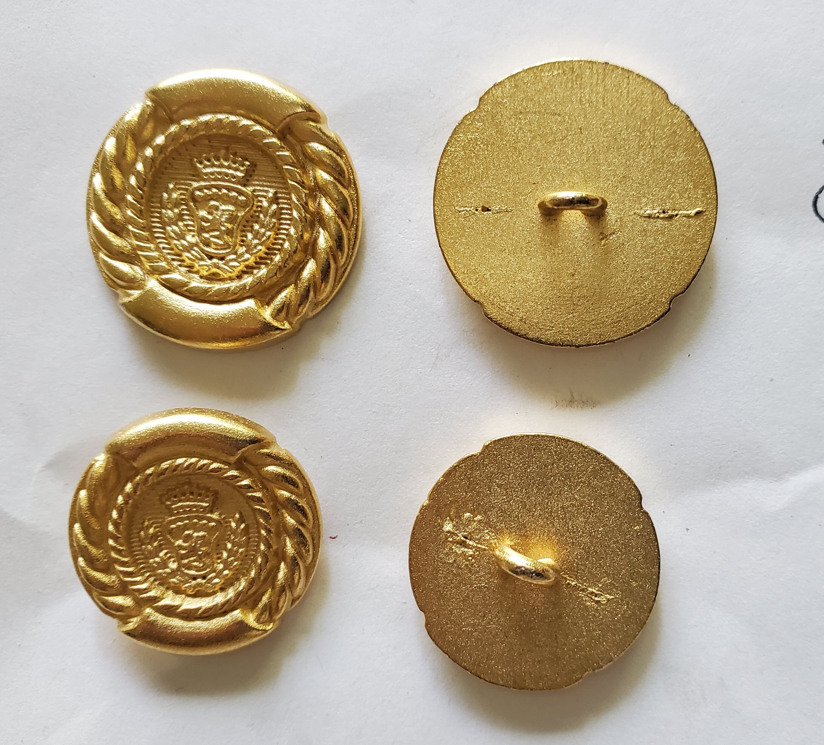 Round Metal Gold Color Indented Crown Crest Outer Partial Rope Rim ...