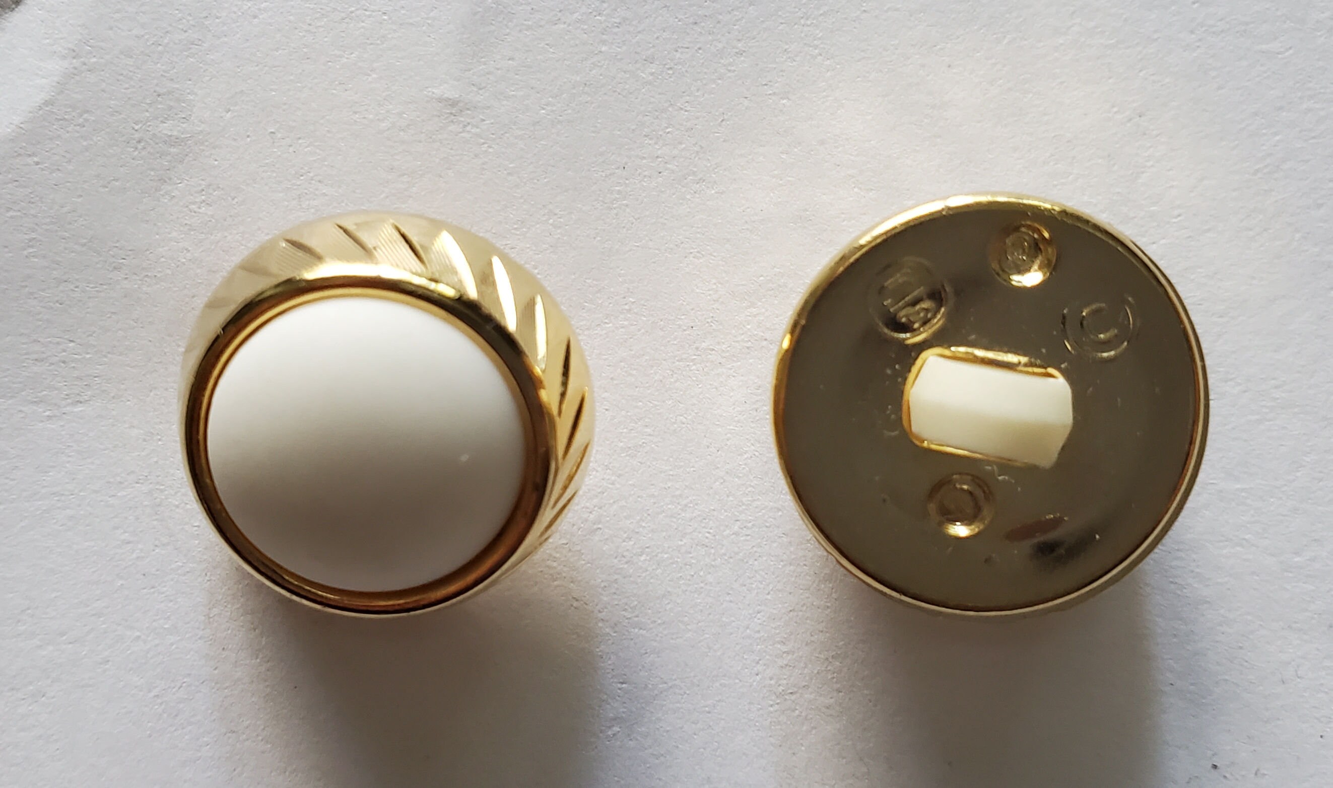 Shank Button Gold Rim 12 Plastic White Center Gold Rim Shank Vintage Buttons 30L - 3/4 ...