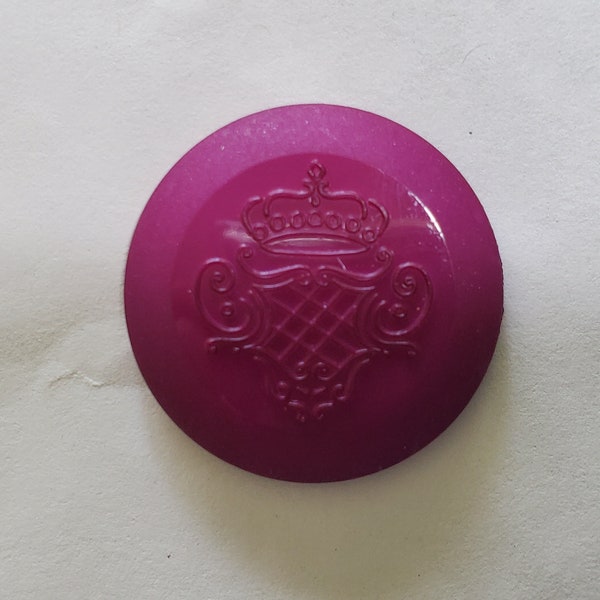 12 Round Magenta Color Plastic Raised Crown Imprint Shank Back Vintage Buttons 45L - 1 1/8" - 29mm Crafts Sewing Knit Jewelry (B311)