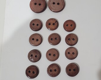 14 botones vintage de cuero con borde cosido y estampado, color natural, tamaños variados, B171D