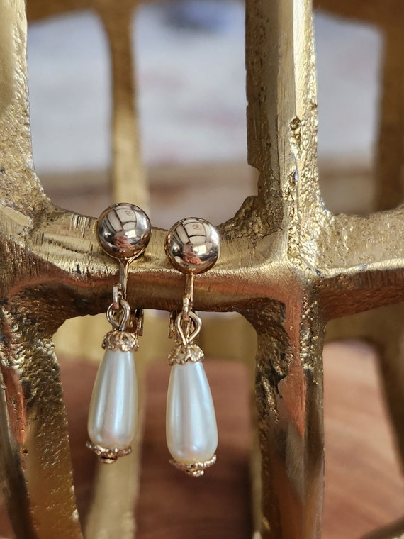 Vintage Sarah Coventry Pearl Drop Clip On Earrings - image 1