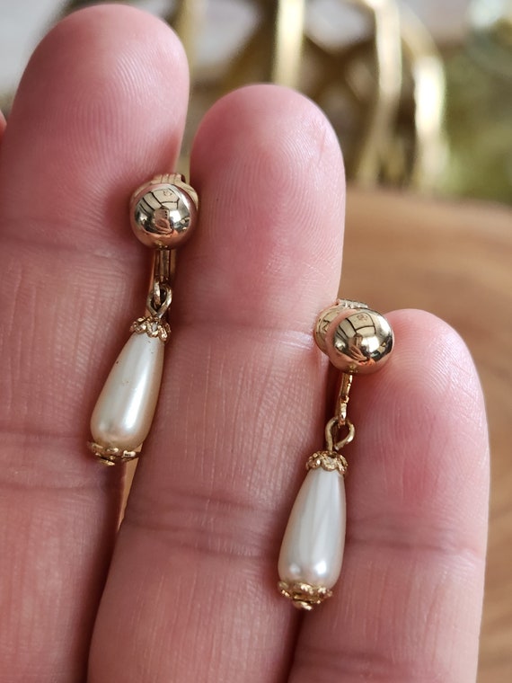 Vintage Sarah Coventry Pearl Drop Clip On Earrings - image 2