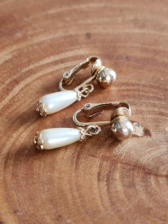 Vintage Sarah Coventry Pearl Drop Clip On Earrings - image 3