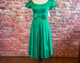 Emerald Green Lace Cocktail Dress: Mini Party Dress - Etsy Emerald Green Lace Cocktail Dress: Mini Party Dress - Etsy