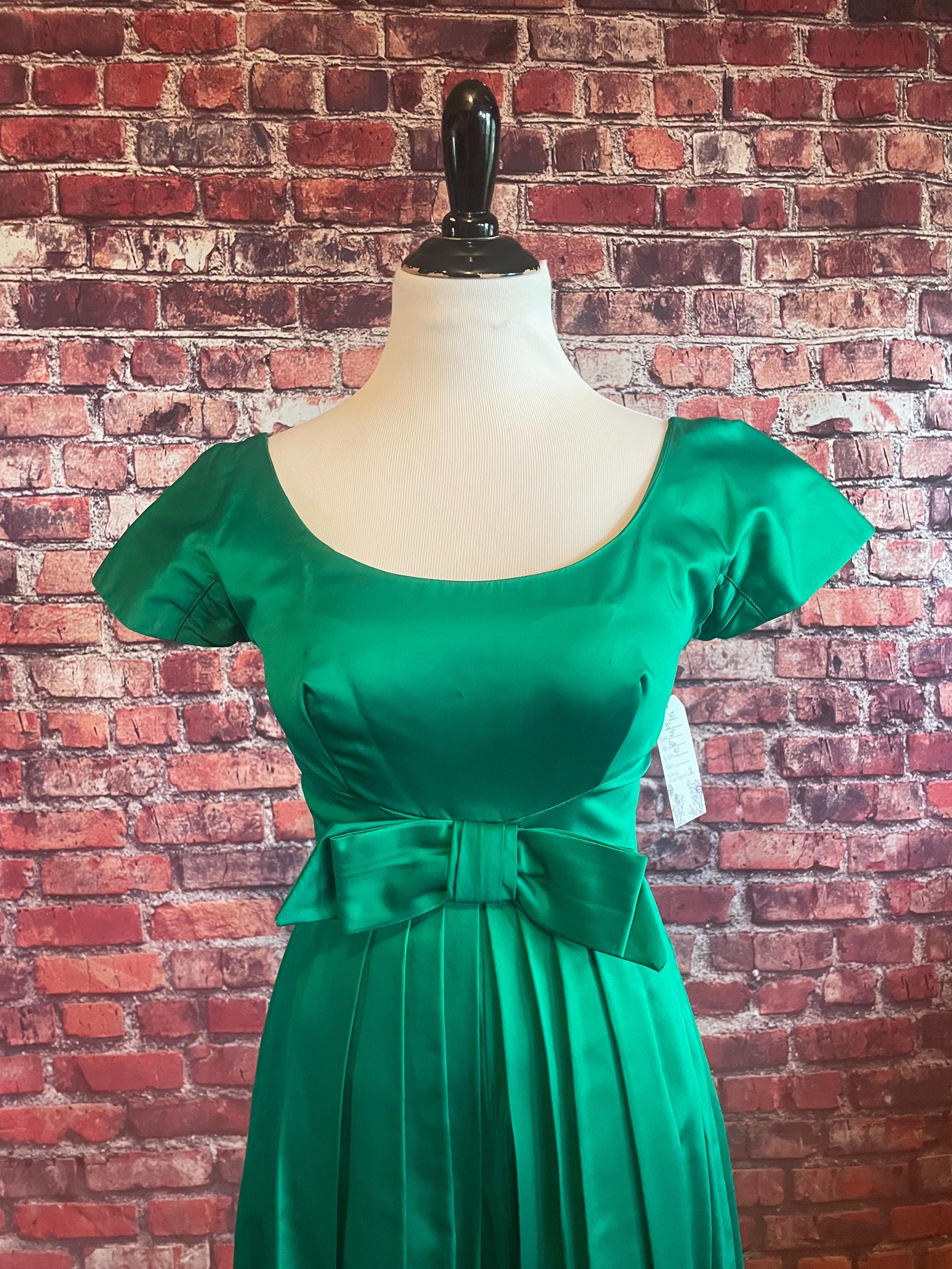 1950s emerald green dress Bright Emerald Green Taffeta Sweetheart Swing Dress