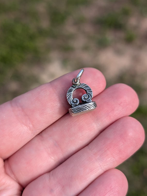 ANTIQUE Solid Silver Elizabeth Engraved Georgian … - image 1