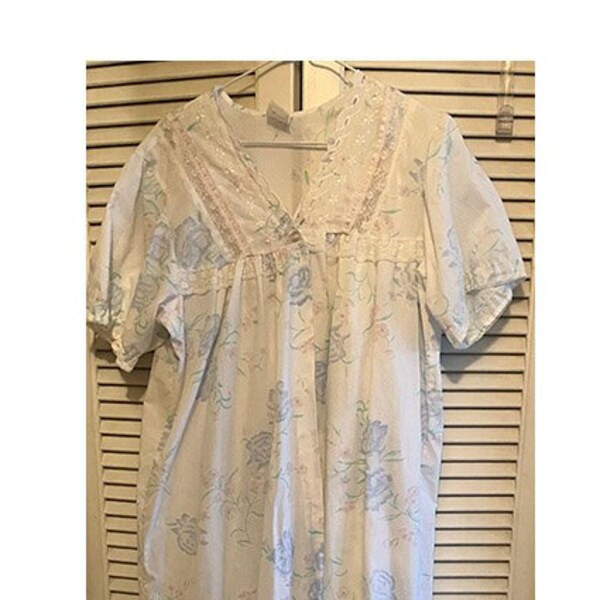 Floor Length Cotton Peignoir Set White with Blue Flowers Cotton Poly Robe and Gown Size Large Slumber Suzy Made in Canada