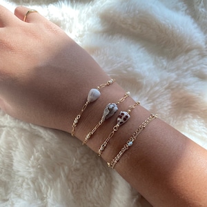 14k gold filled CHOOSE YOUR OWN Hawaiian Shell with freshwater Pearl link chain bracelet, dainty bracelet, shell bracelet, link bracelet