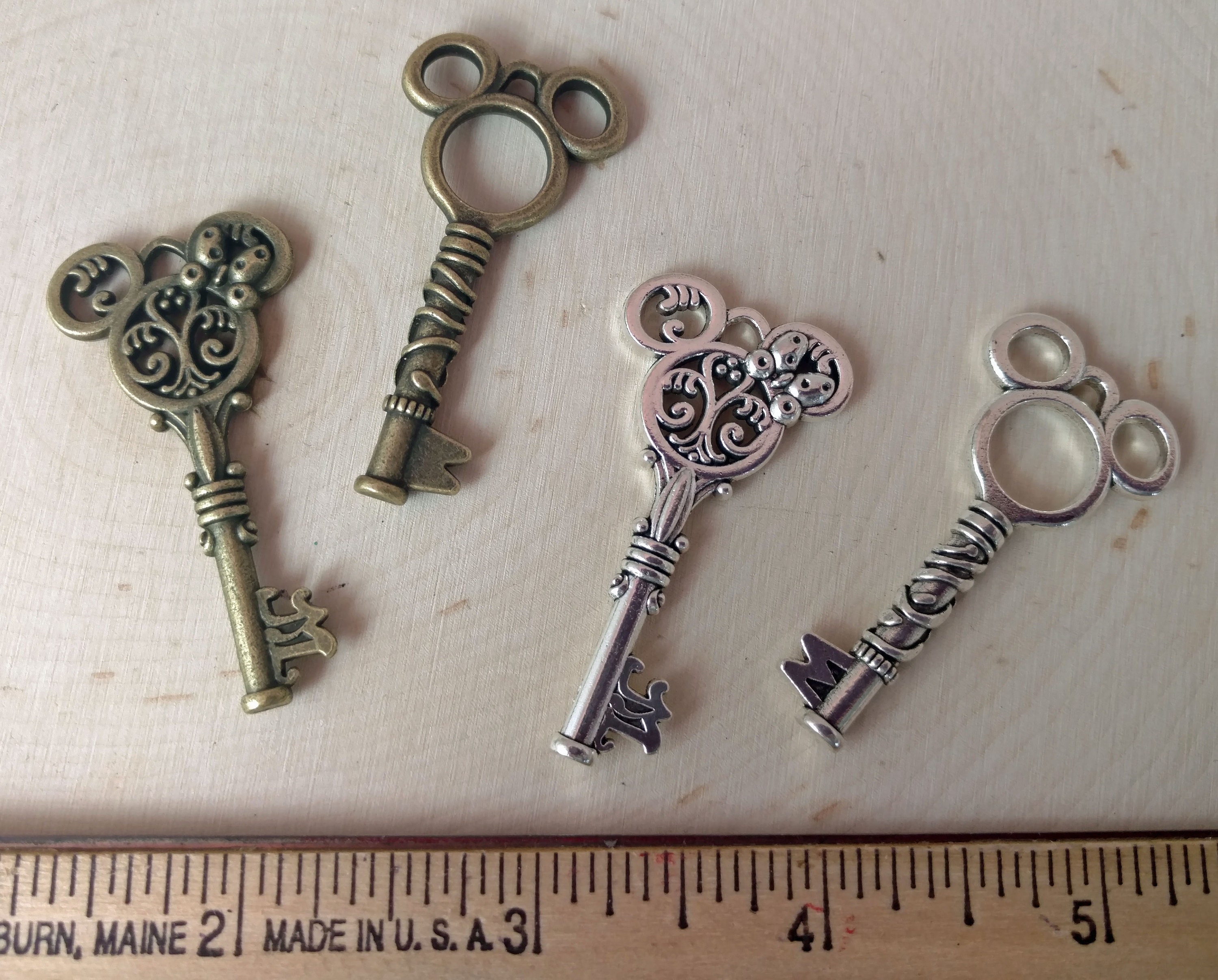 Keys inspired by "Mickey Mouse & Minnie Mouse"  Keys Set of…