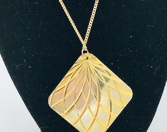 90s Gold Tone Diamond Pendant Necklace - Etched Floral Design