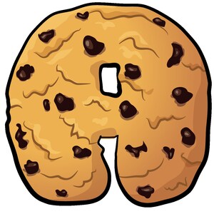 Puede incluir: Una galleta grande de chocolate con chispas de color marr&oacute;n con un agujero en el centro. La galleta tiene una forma ligeramente irregular y est&aacute; cubierta de chispas de chocolate.