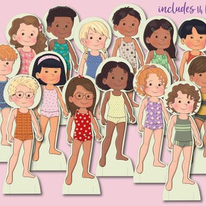 K&ouml;nnte beinhalten: Ein Set mit 14 Papierpuppen, jede mit einem anderen Outfit und einer anderen Frisur. Die Puppen l&auml;cheln alle und haben unterschiedliche Hautt&ouml;ne. Die Puppen stehen alle auf einem rosa Hintergrund. Enth&auml;lt 14 Kinder.
