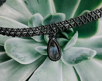 Macrame choker with Labradorite Gemstone, Handmade macrame jewelry, Labradorite Gemstone, Boho jewelry