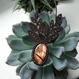 Macrame Necklace with Labradorite Gemstone, Handmade macrame jewelry, leafy pendant