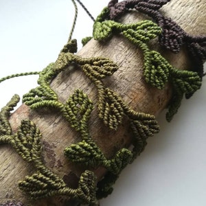 Bracelet fait main feuille de macramé : bijoux en fil ciré
