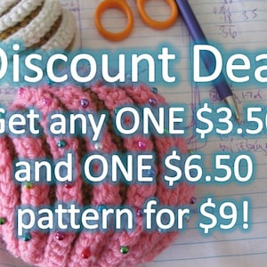 Op de afbeelding: Een roze gehaakte cupcake met kleurrijke kralen, een kortingsaanbieding voor haakliefhebbers: Koop een patroon voor € 3,50 en een ander voor € 6,50 voor € 9!