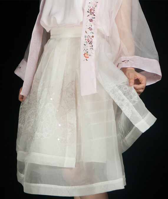 Transparent/Sheer white embroidery silk organza fabric with sequins, sculptural, sewing skirt, for wedding, shirt, dress, skirt, sewing craft by the yard 4029ed Transparent/Sheer white embroidery silk organza fabric with sequins, sculptural, sewing skirt, for wedding, shirt, dress, skirt, sewing craft by the yard 4029ed