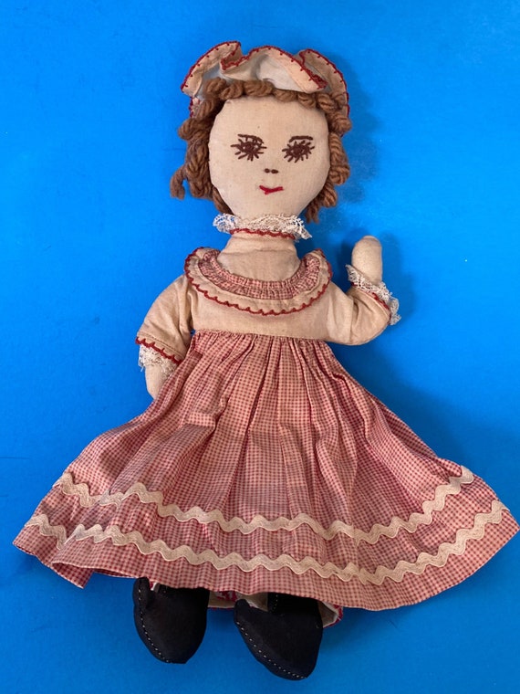 Vintage 1970s Martha Washington Hand Made Cloth Doll w/ Dress, Bonnet and Ruffled Cap 12” x 5 1/2”