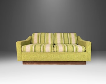 Mid Century Modern in Original Lime Green Tweed & Walnut Sofa Attributed to Milo Baughman, USA, c. 1970s