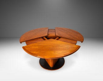 Danish Modern Expanding Model DC06 "Lotus" Dining Table in Teak by Skovby Møbelfabrik, Denmark, c. 1970's