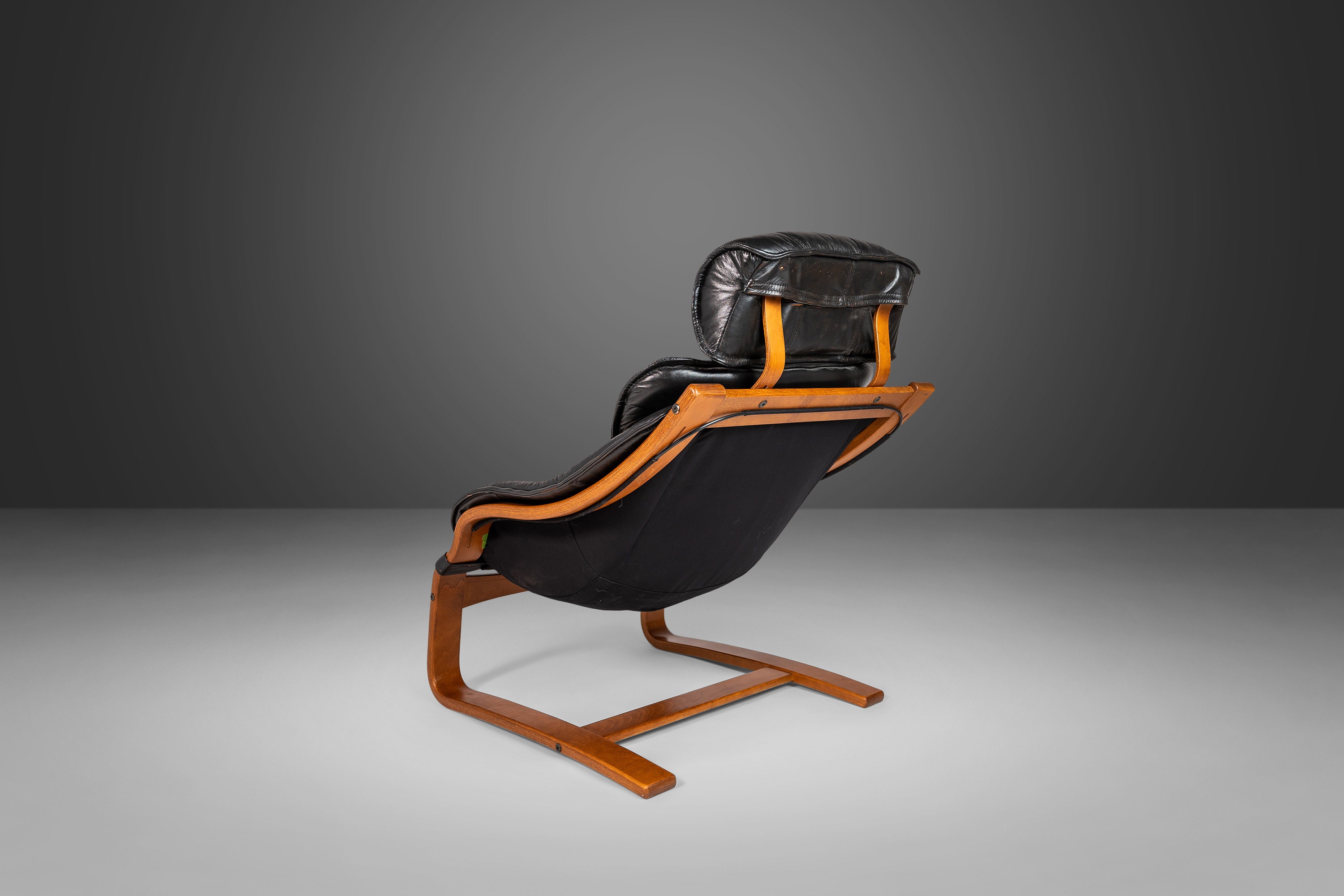 Swedish Modern Bentwood Lounge Chair Attributed to Ake Fribytter