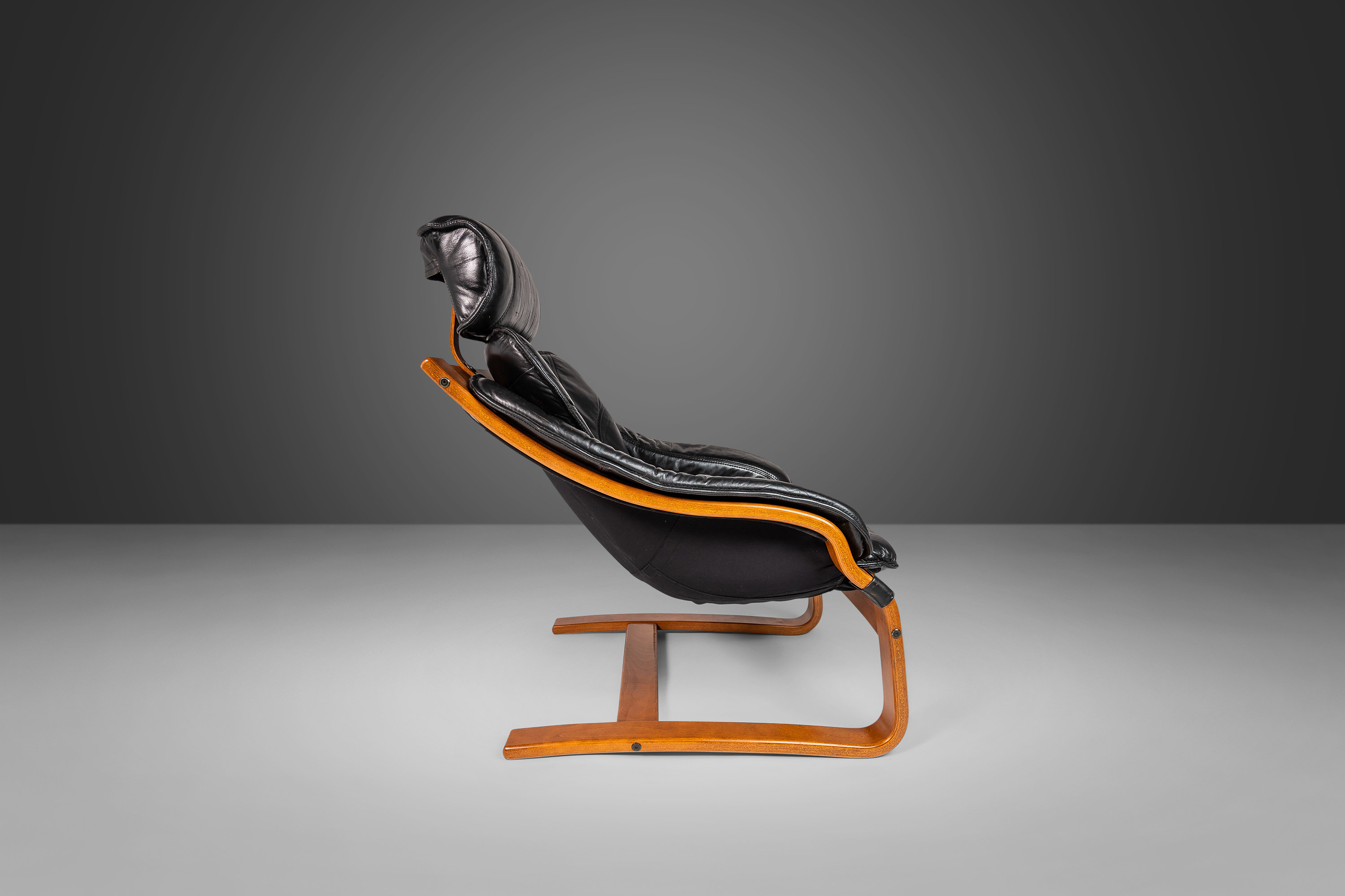 Swedish Modern Bentwood Lounge Chair Attributed to Ake Fribytter