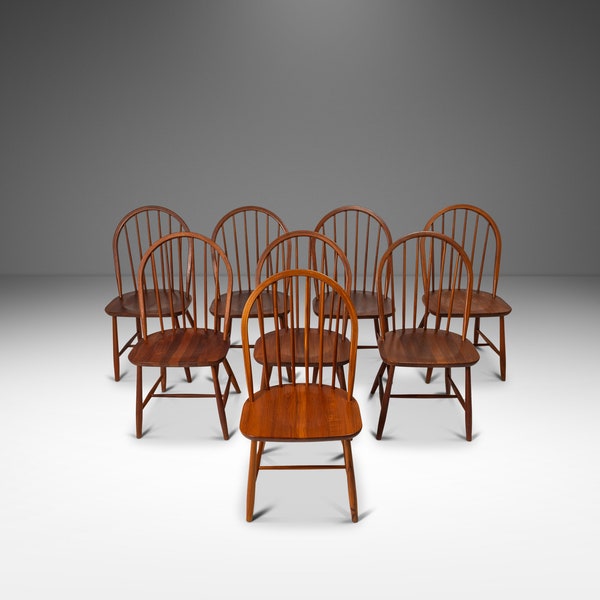 Set of Eight (8) Danish Modern Windsor Style Dining Chairs by Erik Ole Jørgensen for Tarm Stole Møbelfabrik, Denmark, c. 1960s