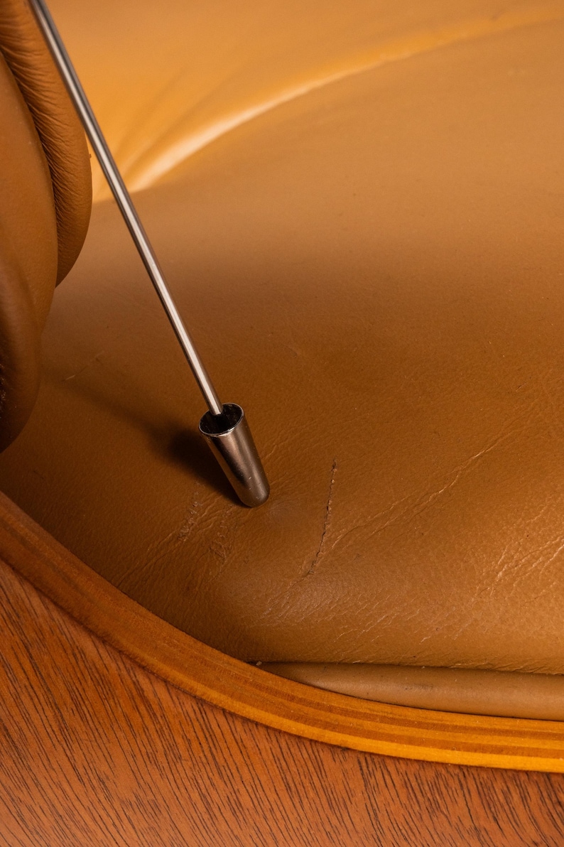 Herman Miller Eames Lounge Chair and Ottoman - Thumbnail 3