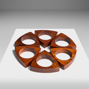 Set von sechs (6) Serviettenringen / Haltern aus massivem Teakholz, Dänemark, Dänemark, c. 1960'er Jahre