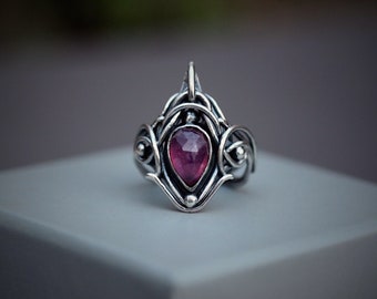 Silver Ring in sterling silver wire with Natural Thailand pink sapphire rosecut gemstone. Handmade, women ring jewelry ring in handmade