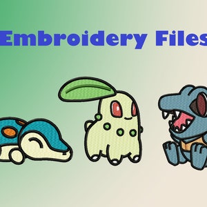 Puede incluir: Archivos de bordado con tres personajes de Pokemon de dibujos animados: un Bulbasaur verde, un Squirtle azul y un Charmander azul.