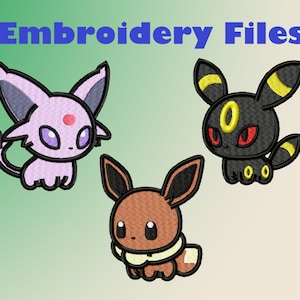 Puede incluir: Tres parches bordados con personajes de Pokemon de dibujos animados: un Espeon morado y azul, un Eevee marrón y un Umbreon negro.
