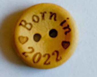 5 x Wooden Button Born in 2022 15mm