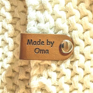 Label Made by Oma mit Nieten Falt-Labels  für Ihre Strick & Häkelwerke