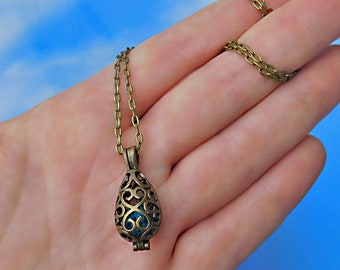 Christmas Style Silver Tone Hollowed Locket Box Essential Oil Diffuser Pendant Christmas Style Silver Tone Hollowed Locket Box Essential Oil Diffuser Pendant