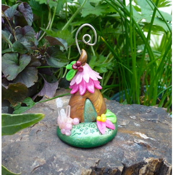 Fairy / Elf House avec champignon et cristaux de quartz. Portail des fées en pâte polymère - Maison de fées de style bois magique pour Pixies Gnomes